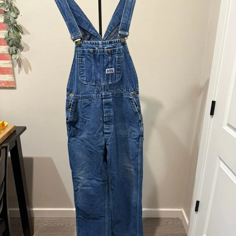 Big Smith blue denim overalls with adjustable straps and pockets. Size: 40